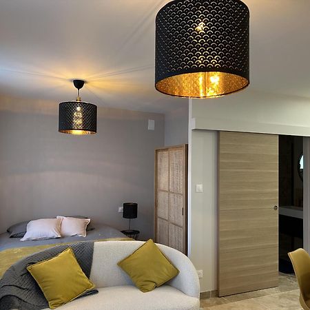 Dynastie - Le Repaire De Maltus "Gites & Spa" Lussac  ภายนอก รูปภาพ